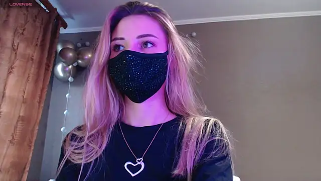 Snapshot of Iris_lave chatting on 11-22-25, 02:05 Iris lave online show from 11-22-25, 02:05