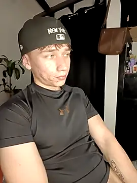 Snapshot of Logan_sixxer chatting on 09-16-25, 03:51 Logan sixxer online show from 09-16-25, 03:51