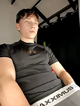 Snapshot of Logan_sixxer chatting on 09-17-25, 10:55 Logan sixxer online show from 09-17-25, 10:55