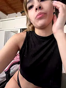 Snapshot of Babylovetiernax chatting on 10-09-25, 02:37 Babylovetiernax online show from 10-09-25, 02:37