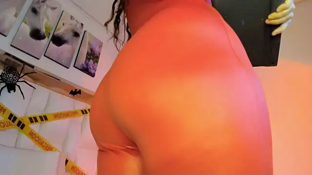 Snapshot of SamanttaMilf chatting on 11-05-25, 10:32 SamanttaMilf online show from 11-05-25, 10:32