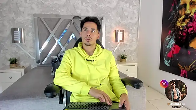 Snapshot of loghan_fox chatting on 10-08-25, 02:42 loghan fox online show from 10-08-25, 02:42