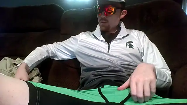 Snapshot of GayMITwink chatting on 04-15-26, 07:10 GayMITwink online show from 04-15-26, 07:10