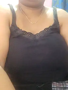 Snapshot of lathikaqueentamil chatting on 10-31-25, 04:41 lathikaqueentamil online show from 10-31-25, 04:41