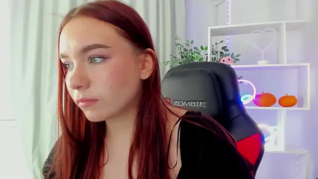 NoraHaynes online show from 10-21-25, 03:07