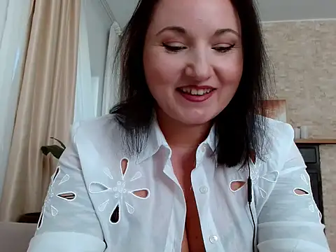 Snapshot of EliseBliss69 chatting on 09-18-25, 10:28 EliseBliss69 online show from 09-18-25, 10:28