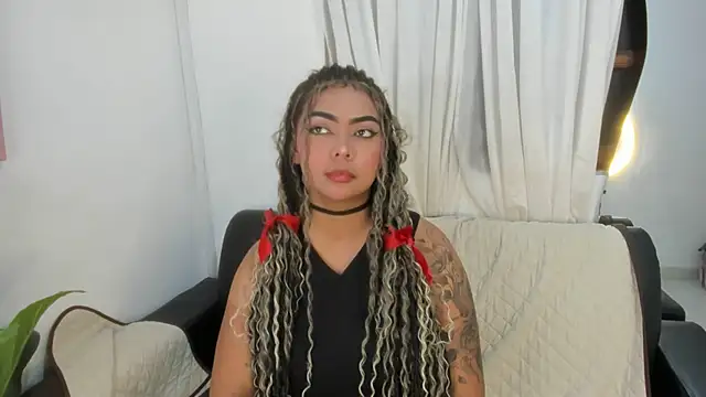 nahomy ryans online show from 10-26-25, 01:55