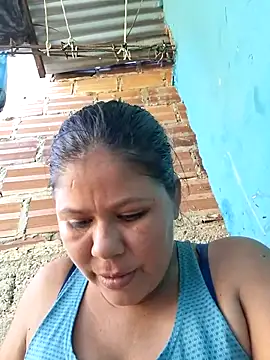 Snapshot of hotmom33 chatting on 10-26-25, 03:18 hotmom33 online show from 10-26-25, 03:18