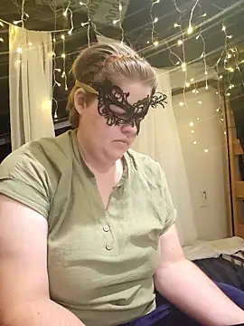 Snapshot of VeiledMuse chatting on 09-25-25, 12:14 VeiledMuse online show from 09-25-25, 12:14