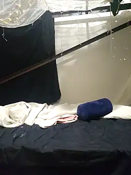 Snapshot of VeiledMuse chatting on 10-07-25, 01:14 VeiledMuse online show from 10-07-25, 01:14