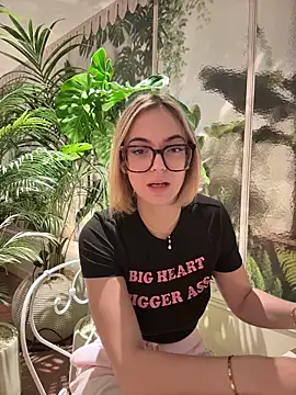 zoeypink online show from 02-12-26, 07:36