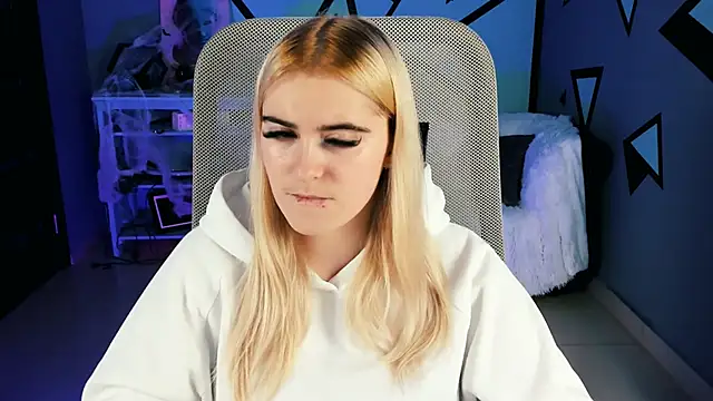 Stef Nicks online show from 10-28-25, 09:02