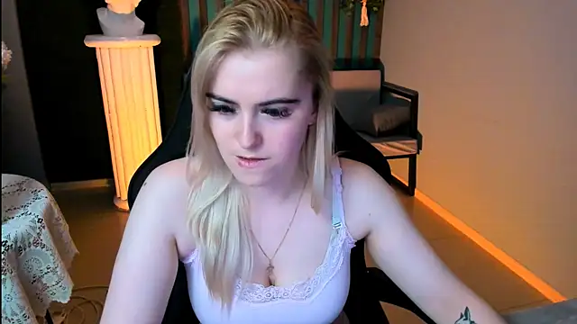 Snapshot of Stef_Nicks chatting on 05-11-26, 04:04 Stef Nicks online show from 05-11-26, 04:04