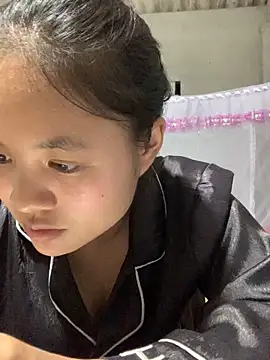 Snapshot of NhuFox chatting on 09-12-25, 01:33 NhuFox online show from 09-12-25, 01:33