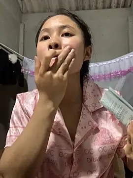 Snapshot of NhuFox chatting on 10-02-25, 12:56 NhuFox online show from 10-02-25, 12:56