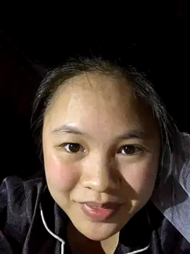 Snapshot of NhuFox chatting on 10-27-25, 12:31 NhuFox online show from 10-27-25, 12:31