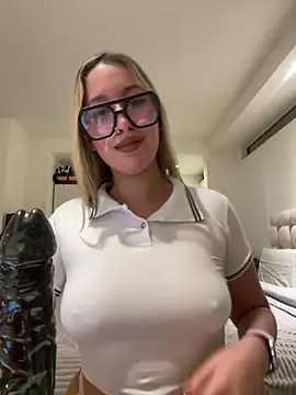 Snapshot of miagarcia250 chatting on 04-28-26, 03:44 miagarcia250 online show from 04-28-26, 03:44