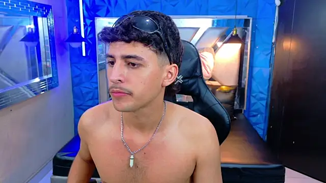 Snapshot of Alan_Del_Reyx chatting on 09-28-25, 04:07 Alan Del Reyx online show from 09-28-25, 04:07