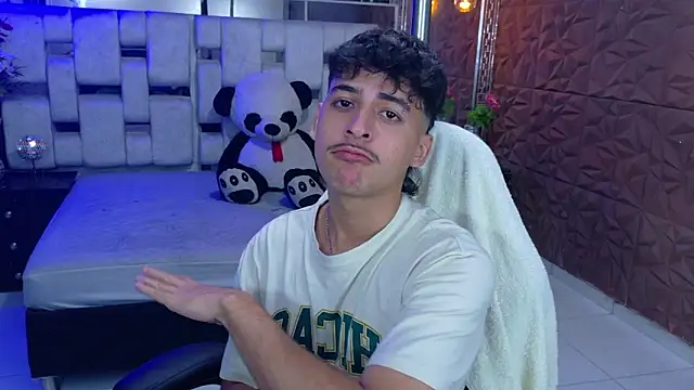 Snapshot of Alan_Del_Reyx chatting on 01-10-26, 05:42 Alan Del Reyx online show from 01-10-26, 05:42