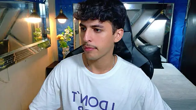 Snapshot of Alan_Del_Reyx chatting on 02-18-26, 01:45 Alan Del Reyx online show from 02-18-26, 01:45