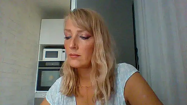 Snapshot of Vexxaa chatting on 09-10-25, 01:55 Vexxaa online show from 09-10-25, 01:55