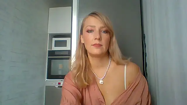 Snapshot of Vexxaa chatting on 11-14-25, 11:09 Vexxaa online show from 11-14-25, 11:09