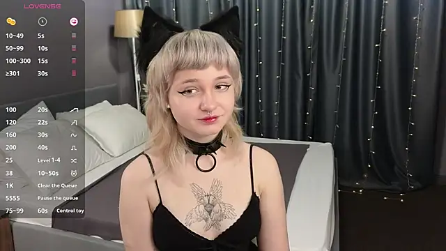 Tori Cutie online show from 11-19-25, 12:10