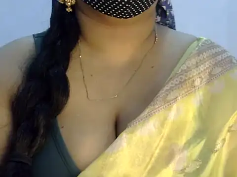 Snapshot of Siya_Akhor chatting on 10-15-25, 03:12 Siya Akhor online show from 10-15-25, 03:12