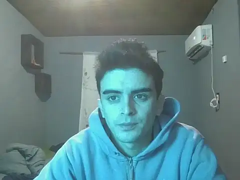 Snapshot of Rodrigo99_9 chatting on 07-15-26, 04:45 Rodrigo99 9 online show from 07-15-26, 04:45