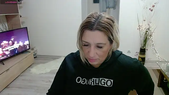 Snapshot of TheeaBlanco chatting on 11-09-25, 05:00 TheeaBlanco online show from 11-09-25, 05:00