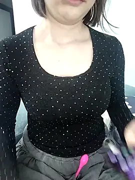 Snapshot of Linh_linh01 chatting on 11-01-25, 03:58 Linh linh01 online show from 11-01-25, 03:58