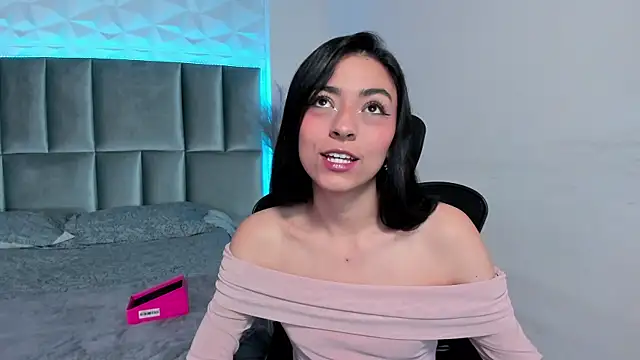 Snapshot of canelleGarces chatting on 09-26-25, 12:09 canelleGarces online show from 09-26-25, 12:09