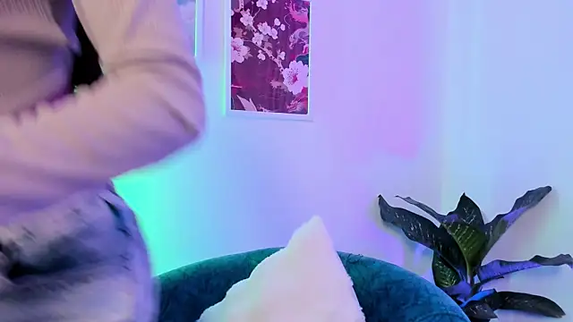 Snapshot of canelleGarces chatting on 10-14-25, 11:16 canelleGarces online show from 10-14-25, 11:16