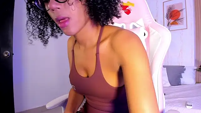 Snapshot of Ayleen_Dunkan chatting on 10-31-25, 12:39 Ayleen Dunkan online show from 10-31-25, 12:39