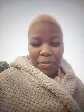 Seductive Yellow Titties online show from 09-11-25, 04:45