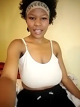 Seductive Yellow Titties online show from 11-16-25, 08:31