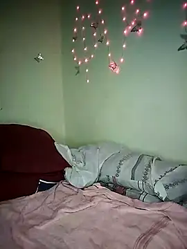 Seductive Yellow Titties online show from 03-15-26, 03:07