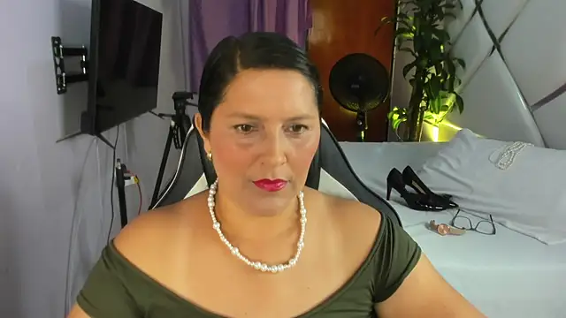 Snapshot of KikaDuque chatting on 11-24-25, 07:24 KikaDuque online show from 11-24-25, 07:24