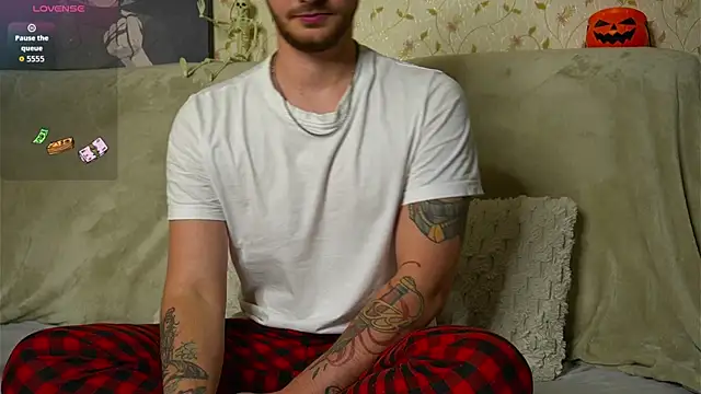 Snapshot of johnstoneisland chatting on 10-13-25, 08:42 johnstoneisland online show from 10-13-25, 08:42