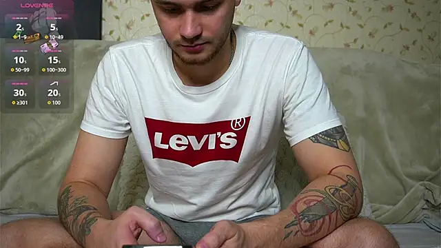 Snapshot of johnstoneisland chatting on 11-10-25, 09:25 johnstoneisland online show from 11-10-25, 09:25