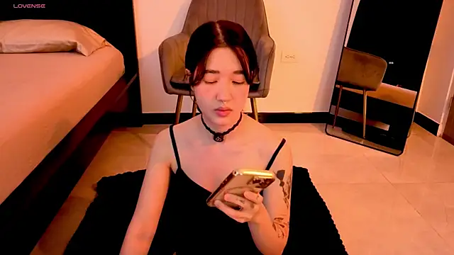 Snapshot of LilithCary chatting on 07-12-26, 12:34 LilithCary online show from 07-12-26, 12:34