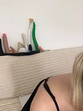 Lesamantssexy online show from 05-15-26, 11:17