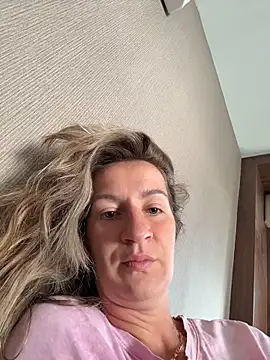 EvvaMur online show from 11-30-25, 01:53