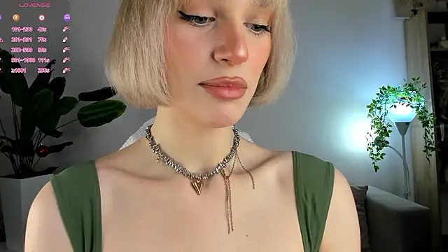 Ice Strawberry online show from 01-18-26, 03:10