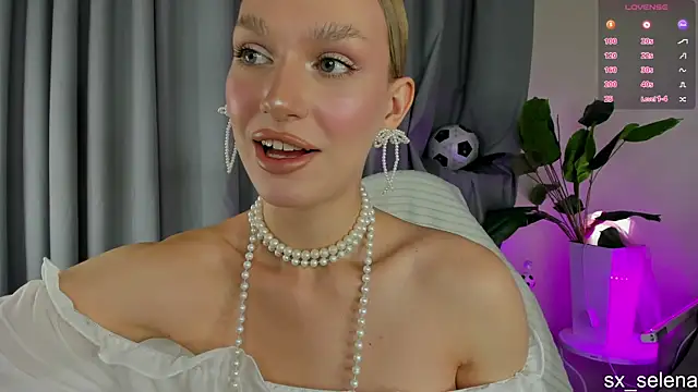 Ice Strawberry online show from 07-05-26, 03:02