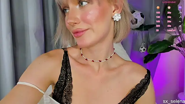 Ice Strawberry online show from 07-07-26, 07:23