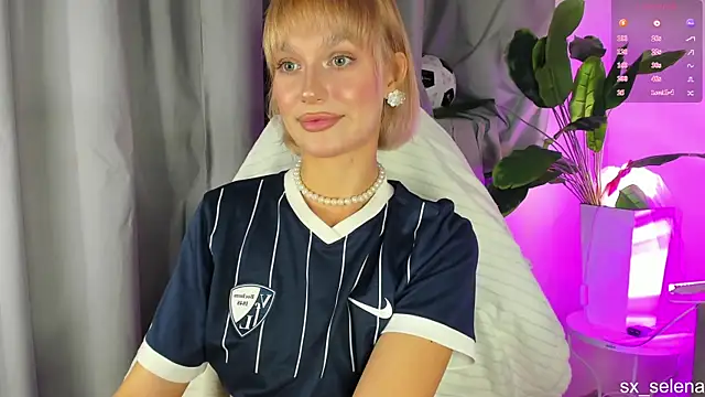 Ice Strawberry online show from 07-19-26, 02:48