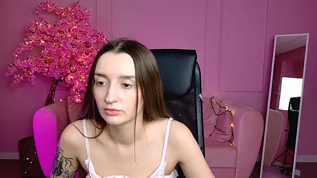 Snapshot of AliceLids chatting on 09-23-25, 01:03 AliceLids online show from 09-23-25, 01:03