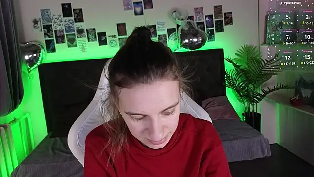 kaleriyaa  online show from 12-14-25, 03:23