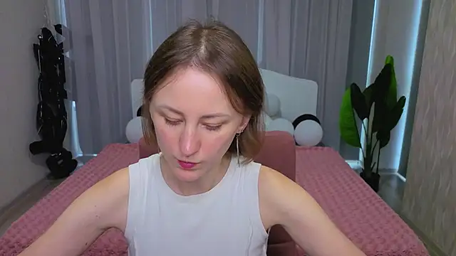 LuluChiiii online show from 11-09-25, 12:03